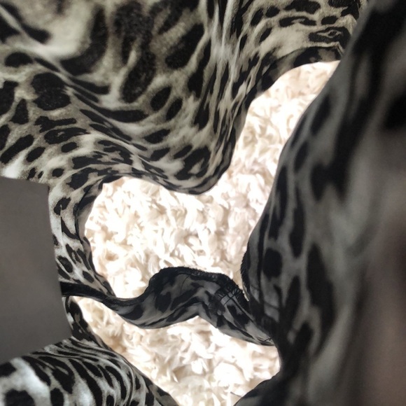 LOVE TREE | NWT Love Tree Black + Gray Animal Print Buckle High Waist Skort, S - Picture 3 of 6